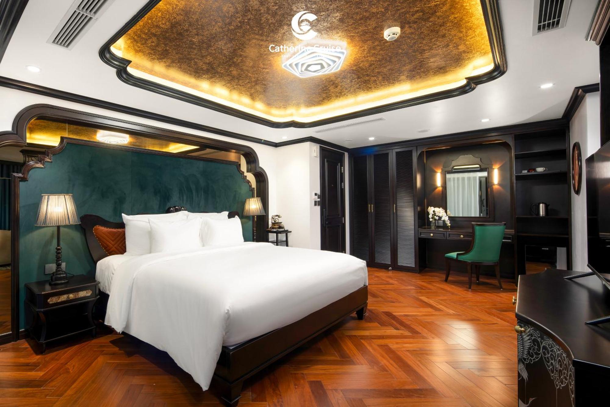 Catherine Cruises Ha Long Bay Exterior photo