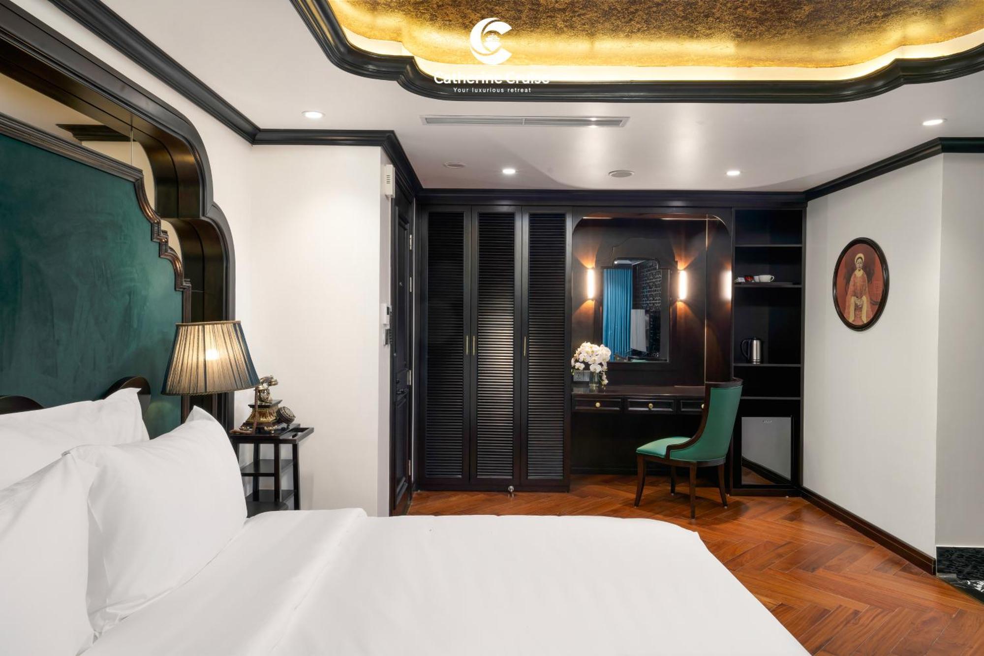 Catherine Cruises Ha Long Bay Exterior photo