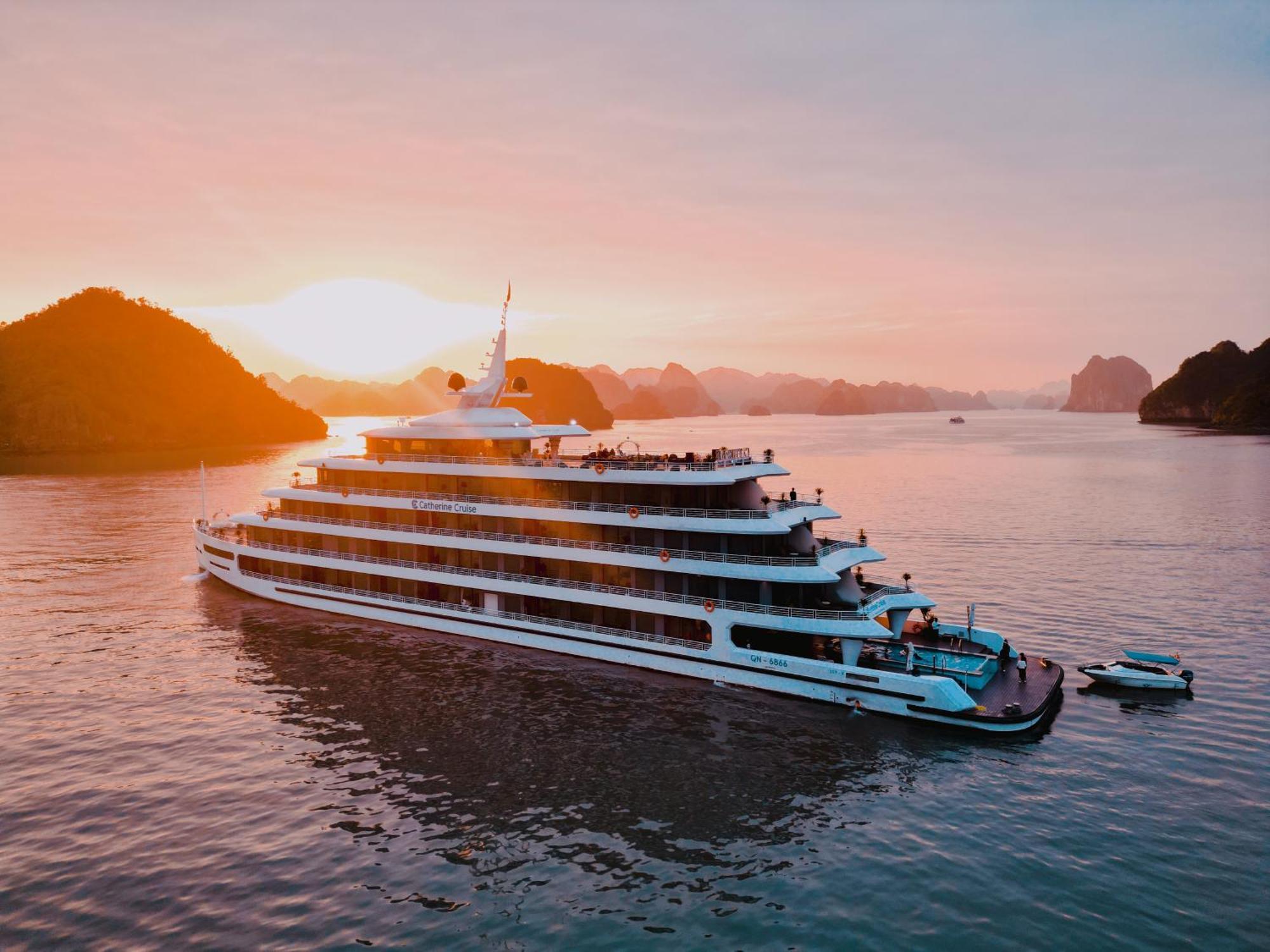 Catherine Cruises Ha Long Bay Exterior photo
