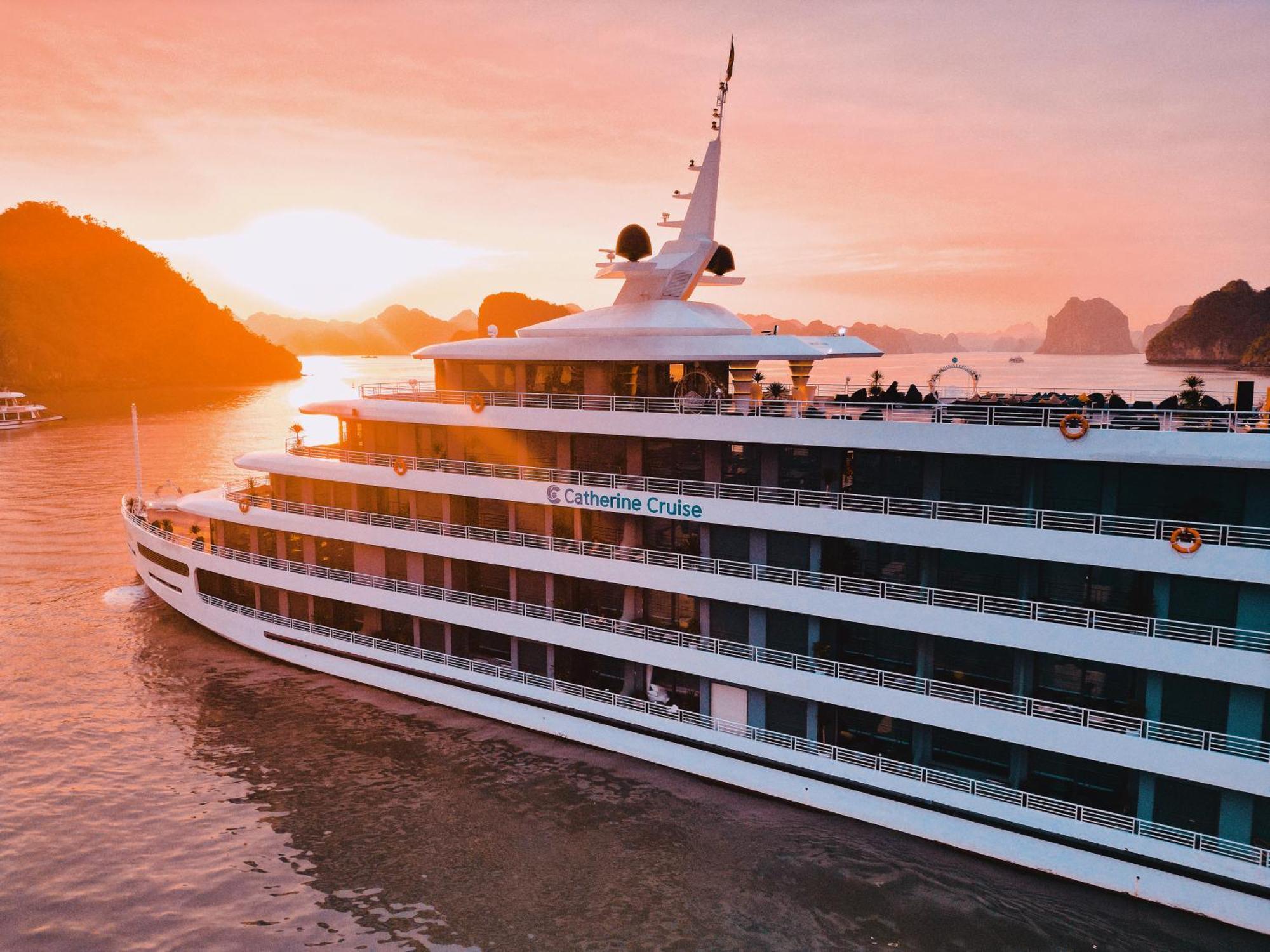 Catherine Cruises Ha Long Bay Exterior photo