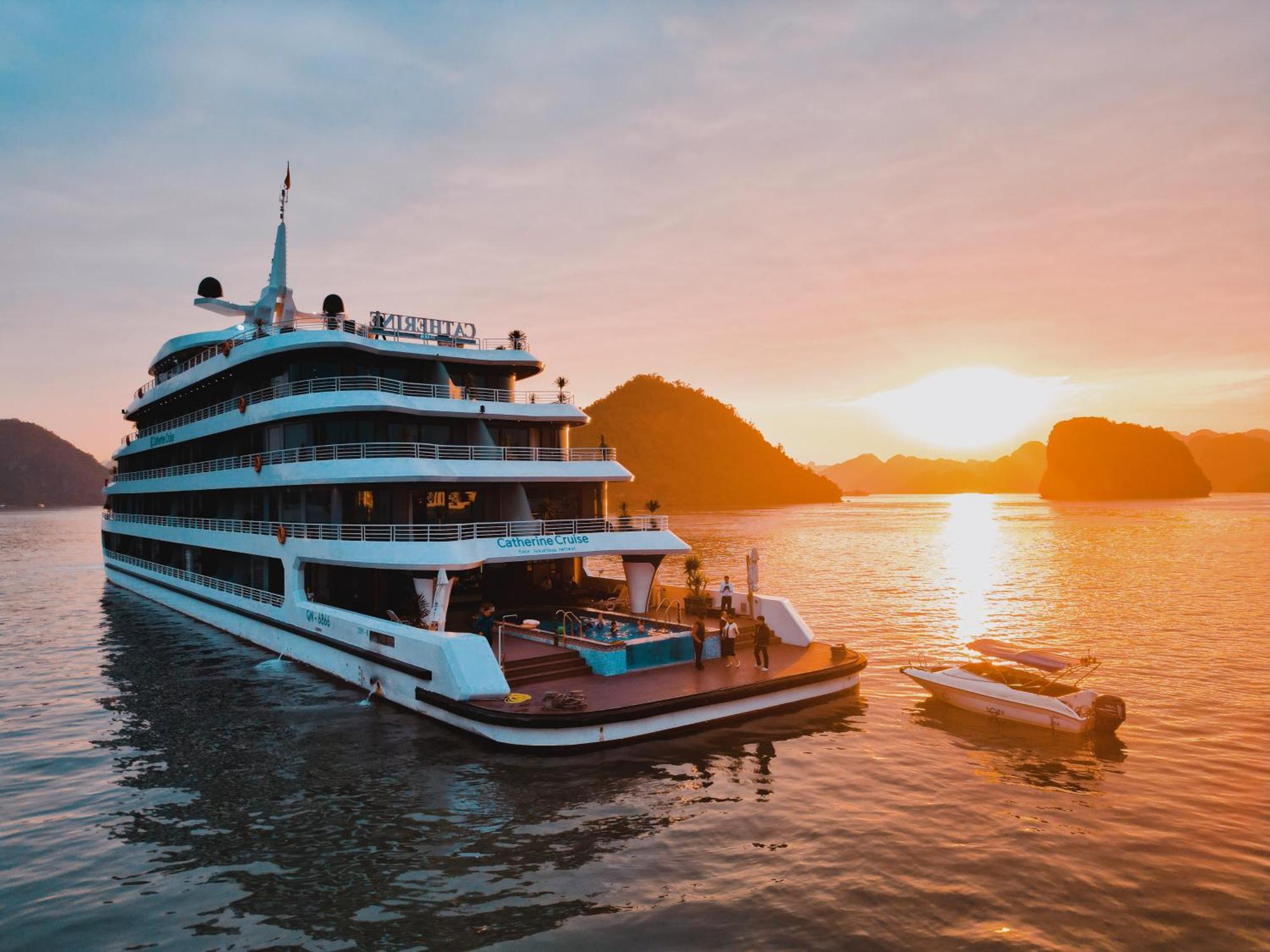 Catherine Cruises Ha Long Bay Exterior photo